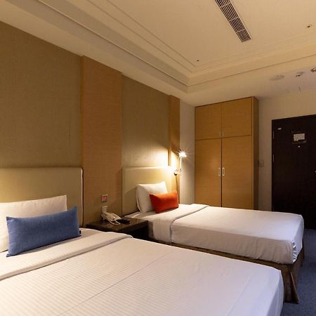 Ever Delightful Business Hotel Чиай Сити Екстериор снимка