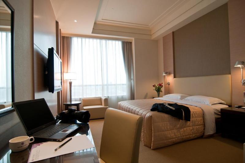 Ever Delightful Business Hotel Чиай Сити Екстериор снимка