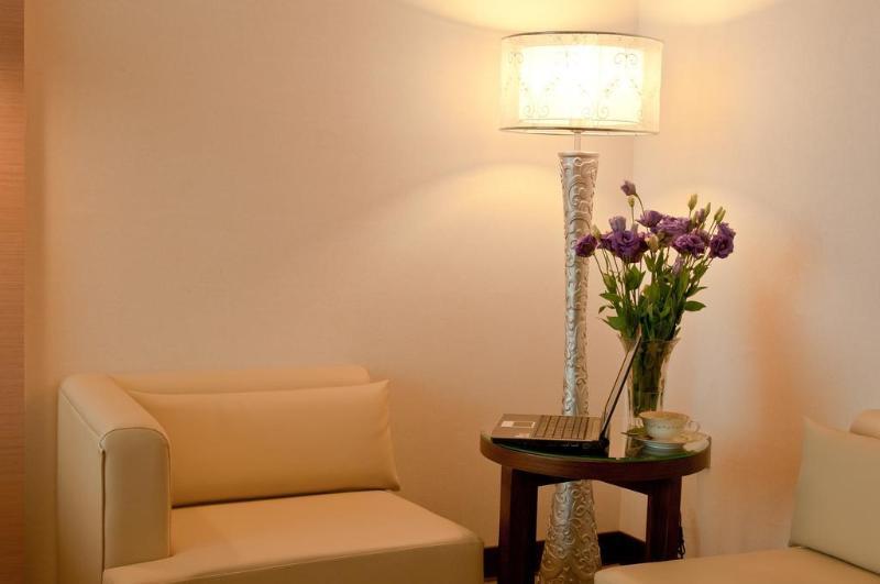Ever Delightful Business Hotel Чиай Сити Екстериор снимка