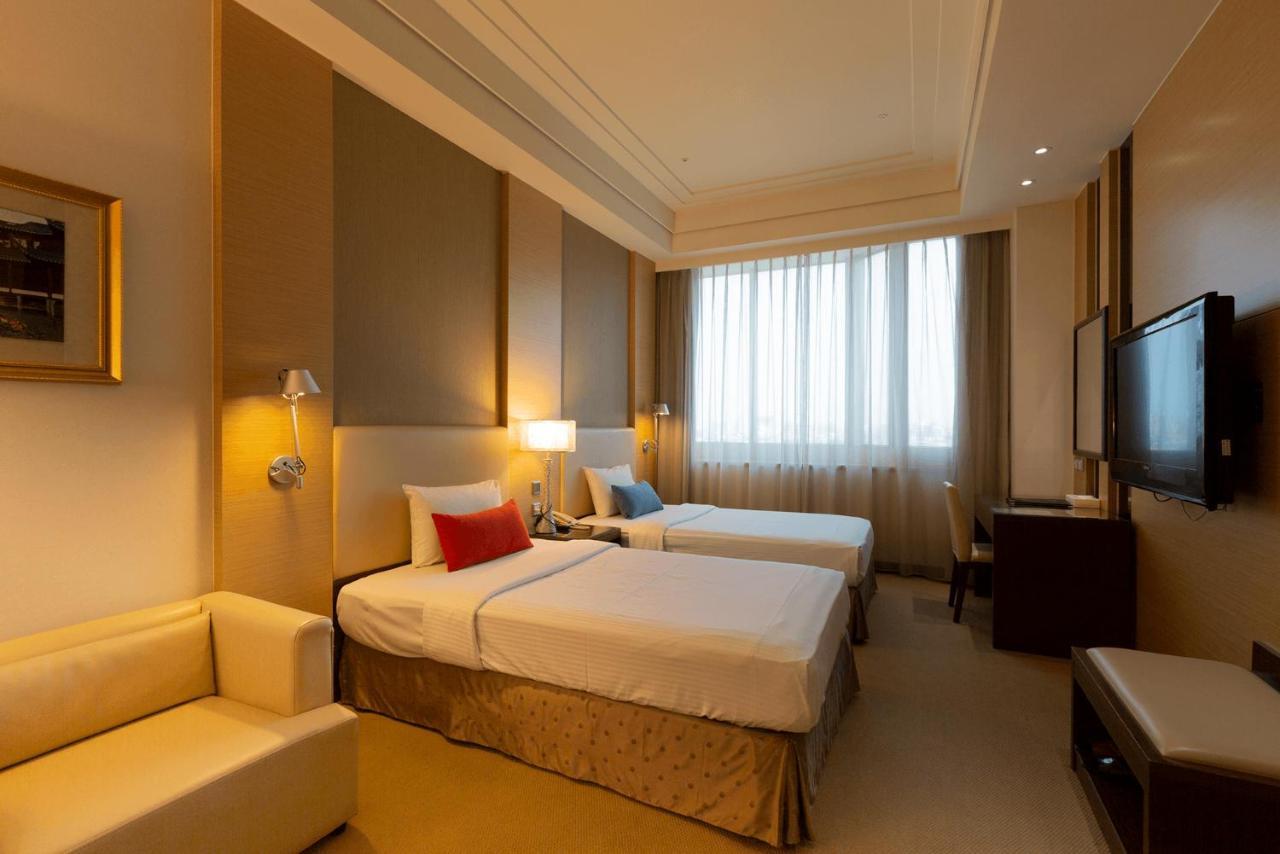 Ever Delightful Business Hotel Чиай Сити Екстериор снимка
