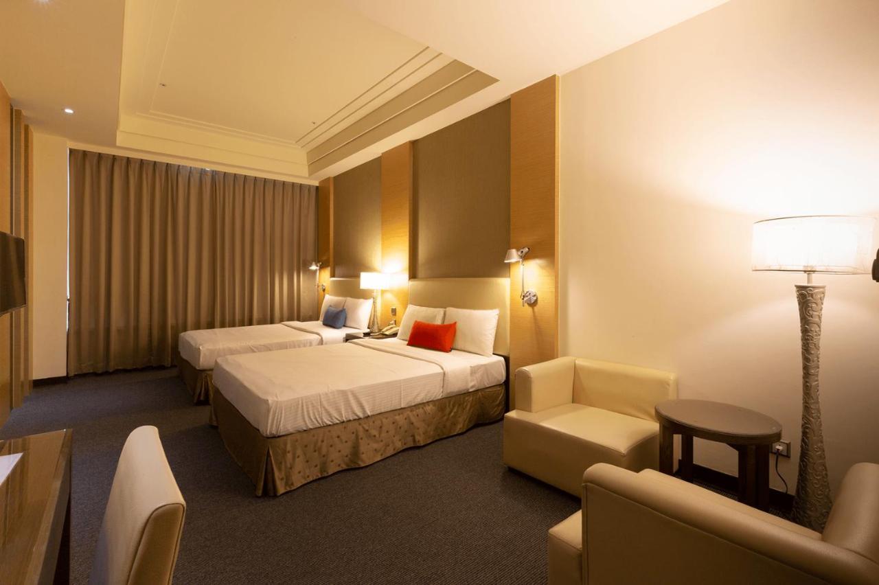Ever Delightful Business Hotel Чиай Сити Екстериор снимка