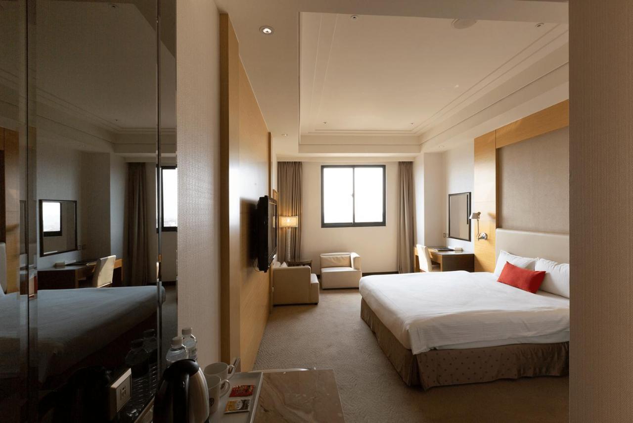 Ever Delightful Business Hotel Чиай Сити Екстериор снимка
