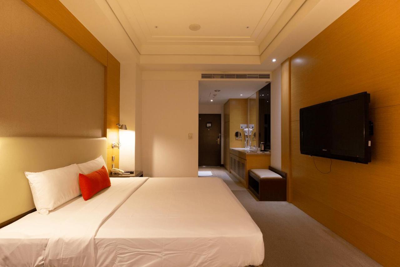 Ever Delightful Business Hotel Чиай Сити Екстериор снимка