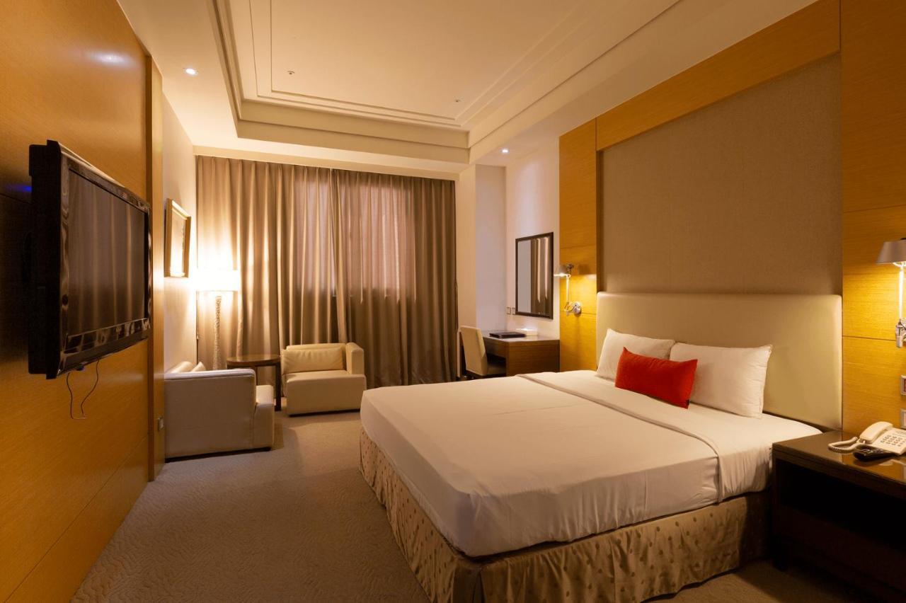 Ever Delightful Business Hotel Чиай Сити Екстериор снимка