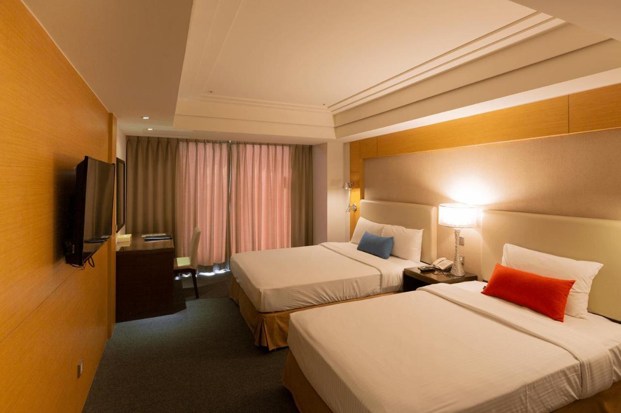 Ever Delightful Business Hotel Чиай Сити Екстериор снимка