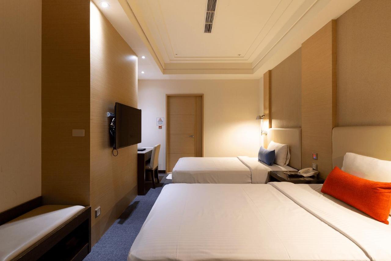 Ever Delightful Business Hotel Чиай Сити Екстериор снимка