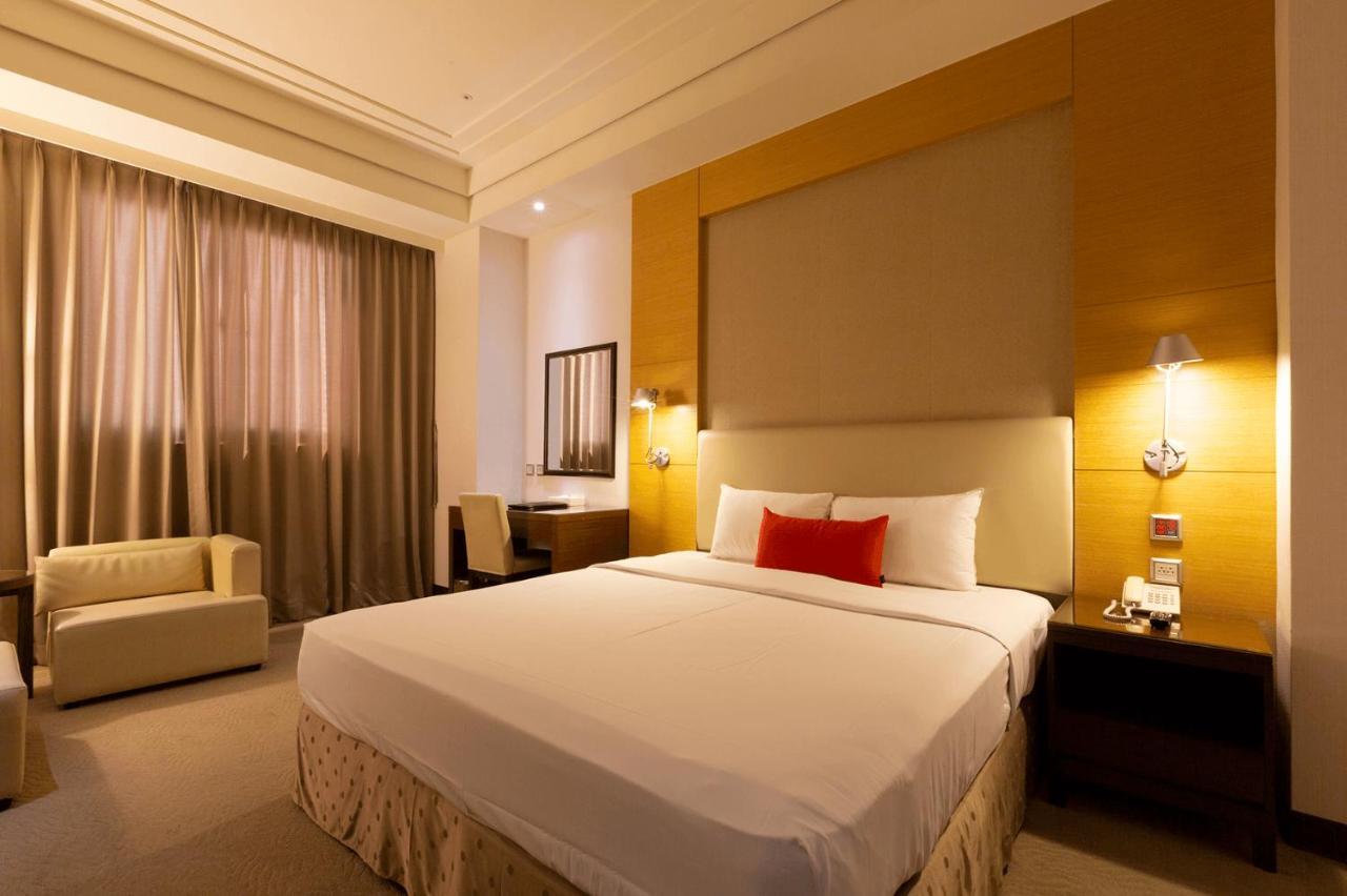 Ever Delightful Business Hotel Чиай Сити Екстериор снимка